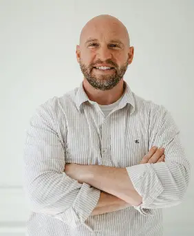<h4>Justin White</h4><small>Live Oak Home Builders</small>